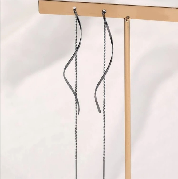 🖤🖤NEW🖤🖤CASUAL!! Threaded Spiral Earrings in BLACK 🖤🖤 - Picture 3 of 16